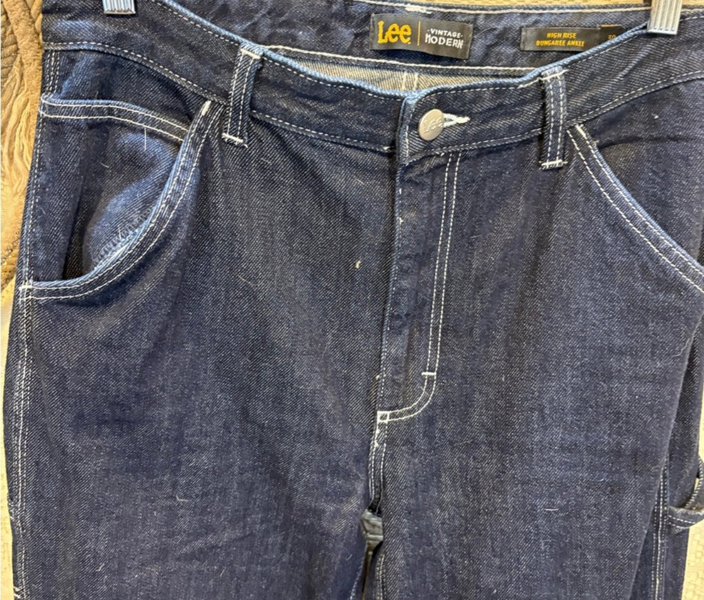 Lee Woman’s Dark Indigo Relaxed Jeans size 30